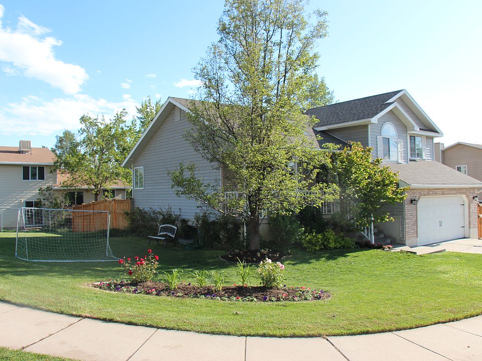 Beautifully landscaped yard