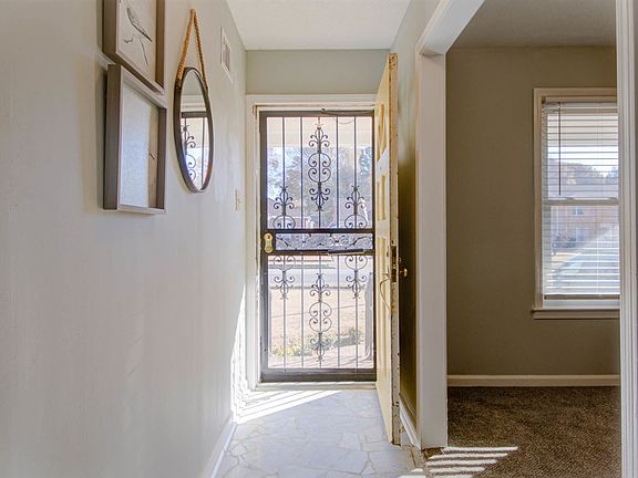 2nd image of 1551 Pinecrest Dr