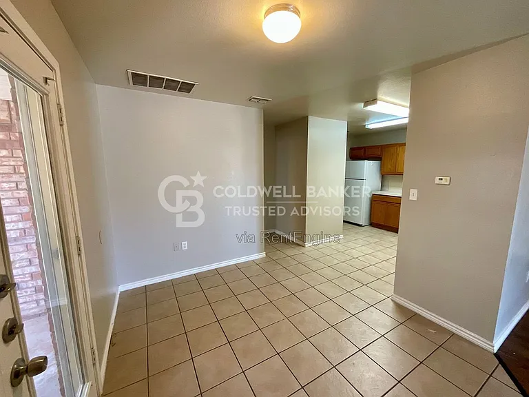 910 N Bangor Ave #B — Photo 7