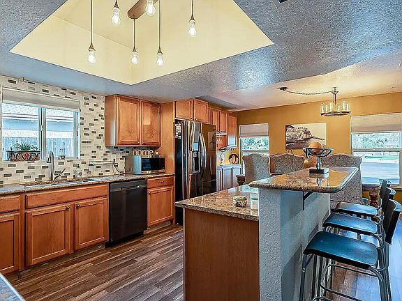 3rd image of 4765 N Woodside Dr