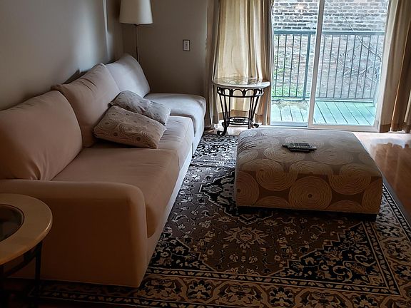 4th image of 811 Chicago Ave #200