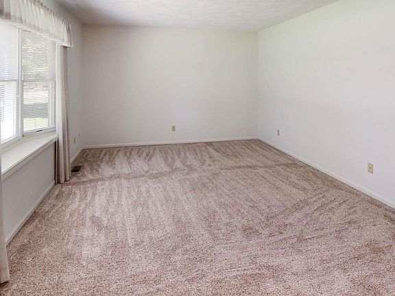 5th image of 1611 Green Lawn Dr