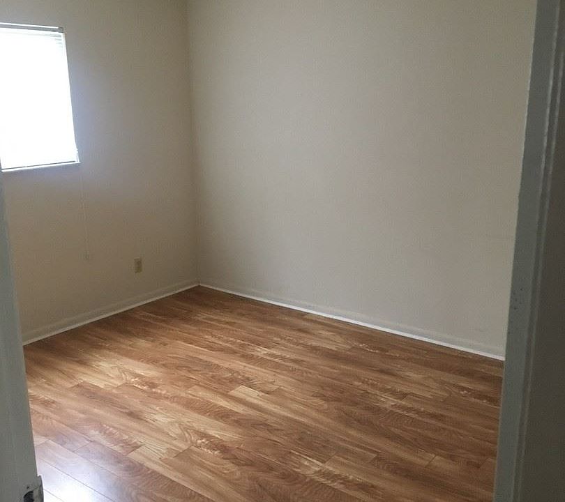2nd image of 415 Wyandotte Ave APT C