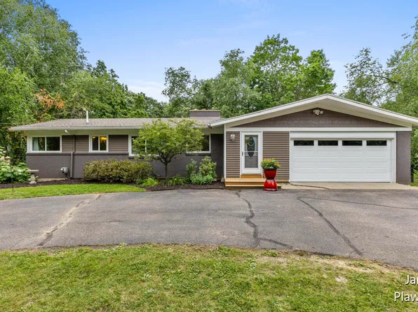 451 Alden Nash Ave SE, Lowell, MI 49331