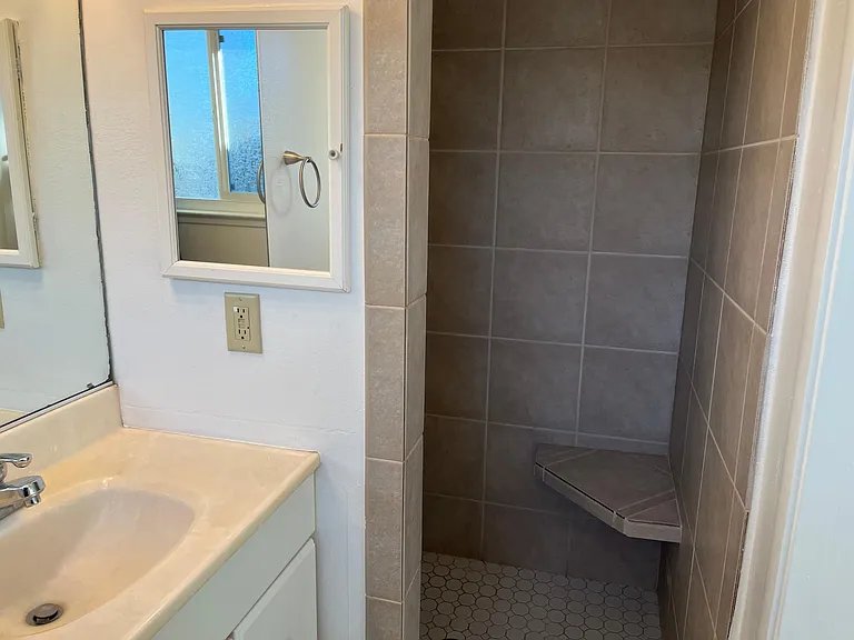 6260 Riverside Blvd — Photo 14