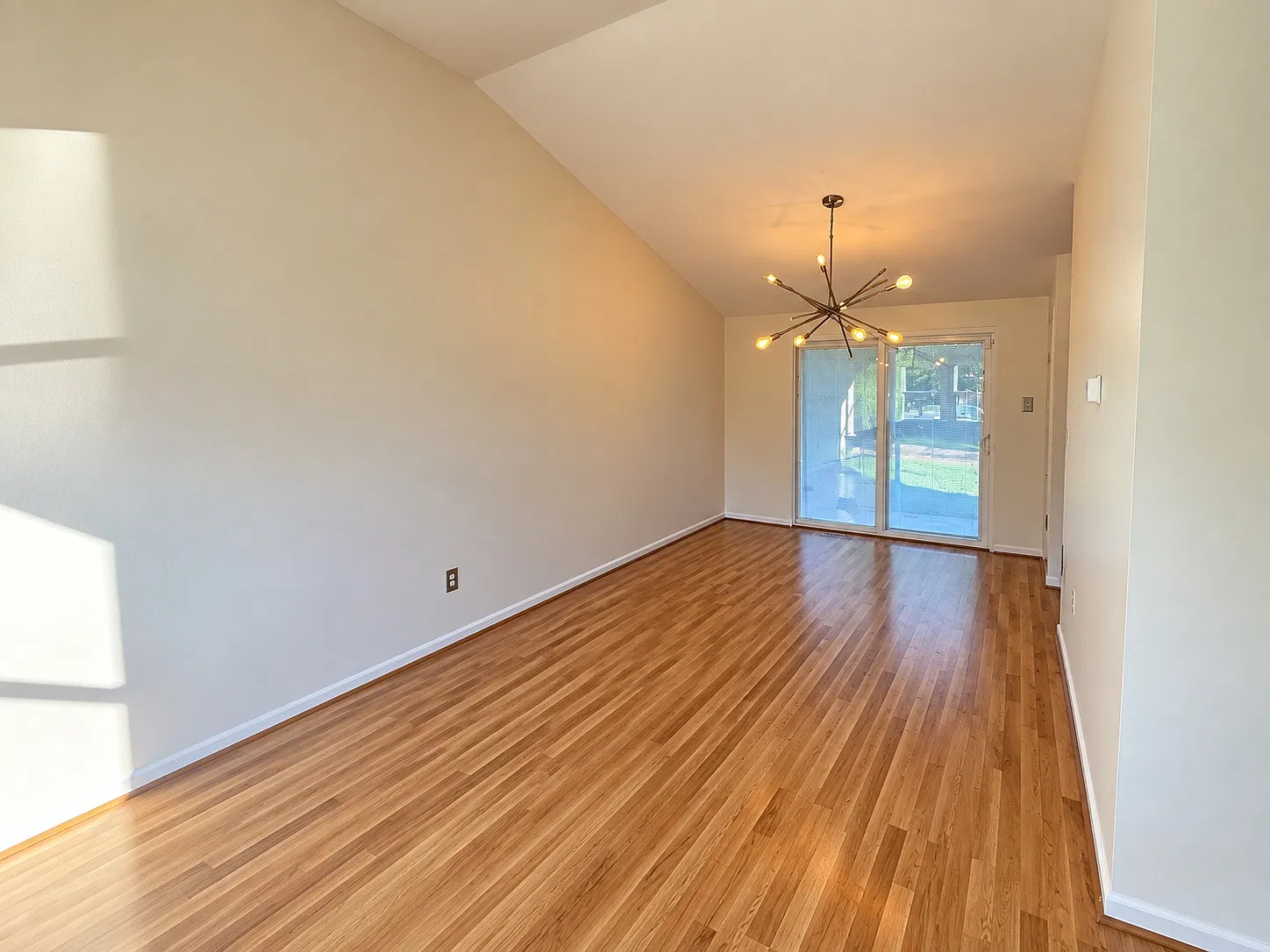 3 bed, 2.5 bath, 1560 sqft, $2,400 — Photo 3