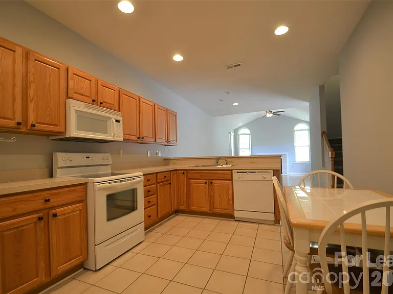 8035 Sultana Cir — Photo 12