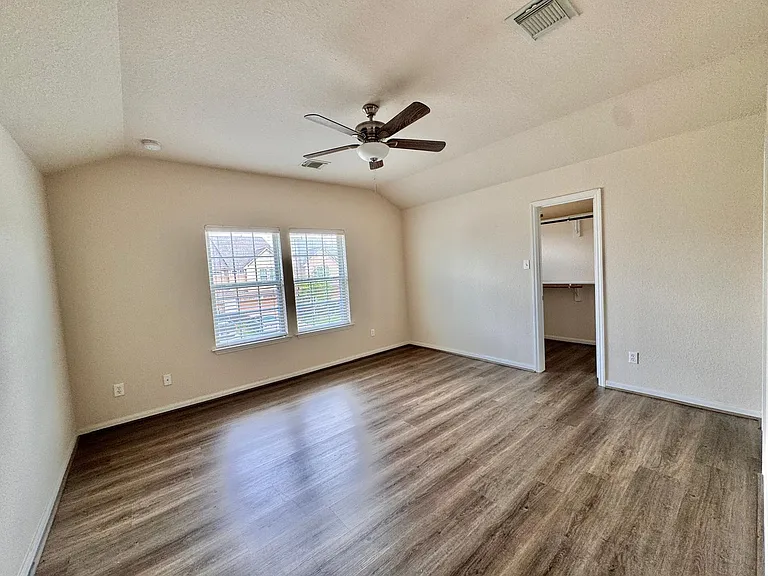 3947 Calgary Cir — Photo 18