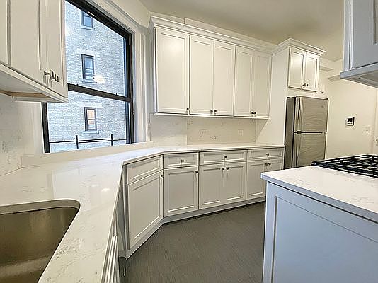 3rd image of 110 W 96th St APT 7C