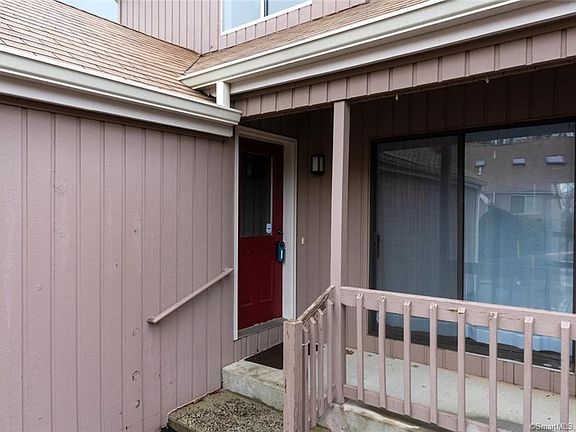 4th image of 472 Wooded Ln #472