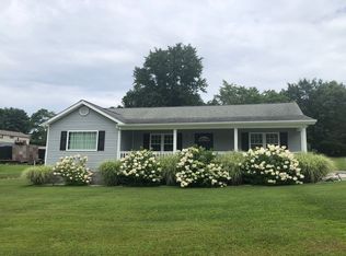 98 Twin Oakes Dr, Peterstown, WV 24963