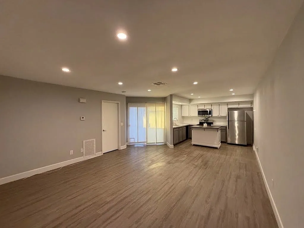 1 bed, 710 sqft, $2,300 — Photo 3