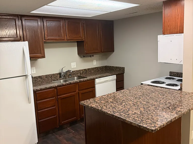 2523 Winding Way — Photo 2