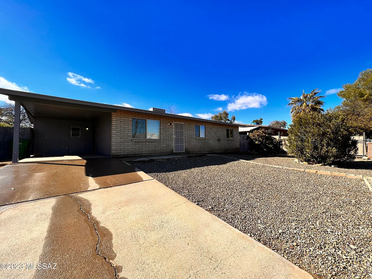 Building Photo - 15925 N Capstan Ave