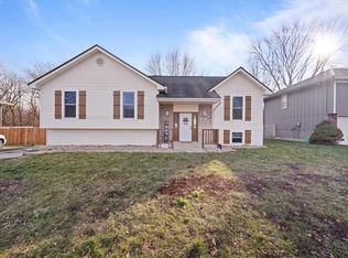 1945 NE Patterson Dr, Lees Summit, MO 64086