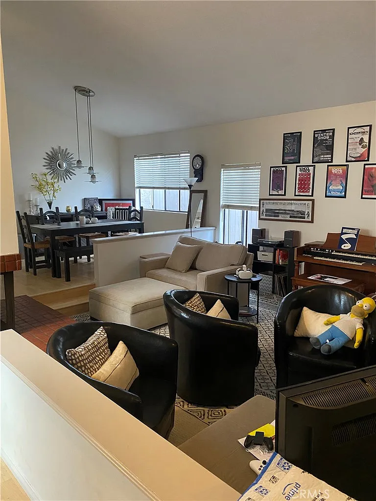 3 bed, 2309 sqft, $8,700 — Photo 2