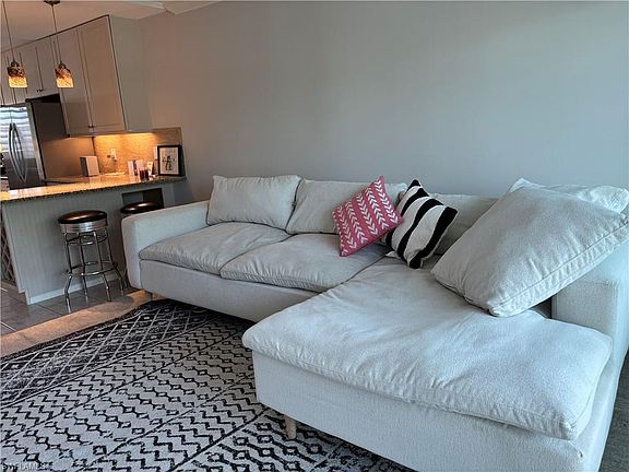 5th image of 490 Broad AVE S #H490
