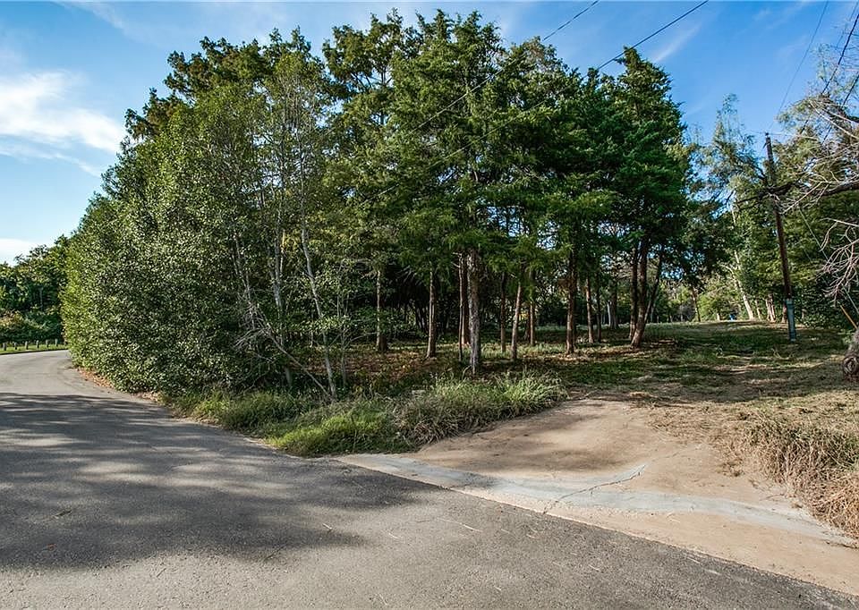 2nd image of 4015 Cochran Chapel Rd