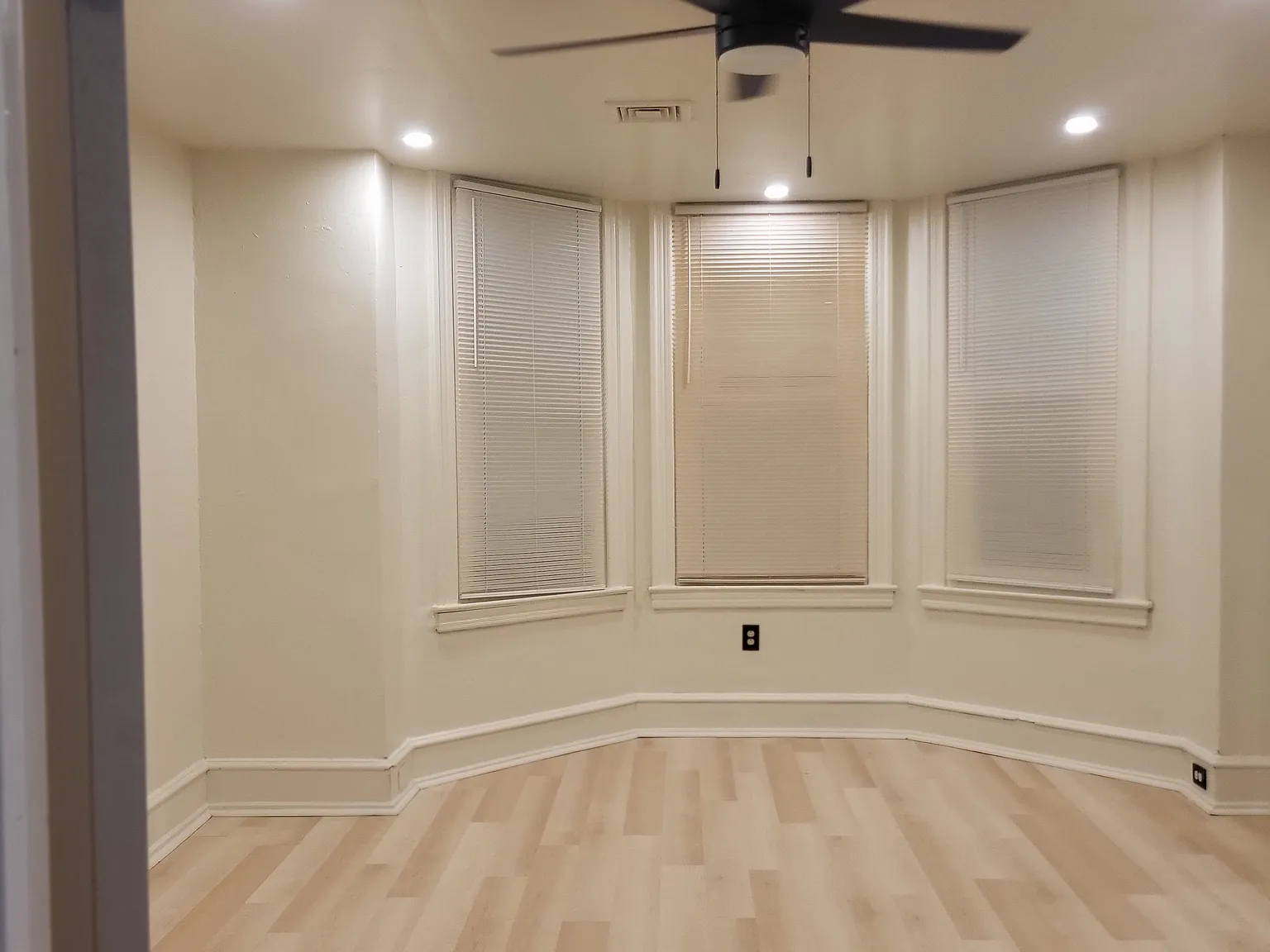 2 bed, 850 sqft, $1,300 — Photo 3