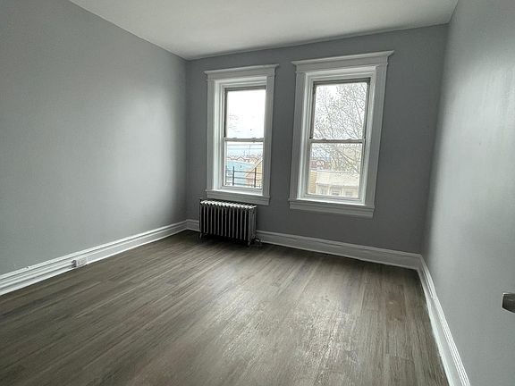 5th image of 102 Romaine Ave APT 5
