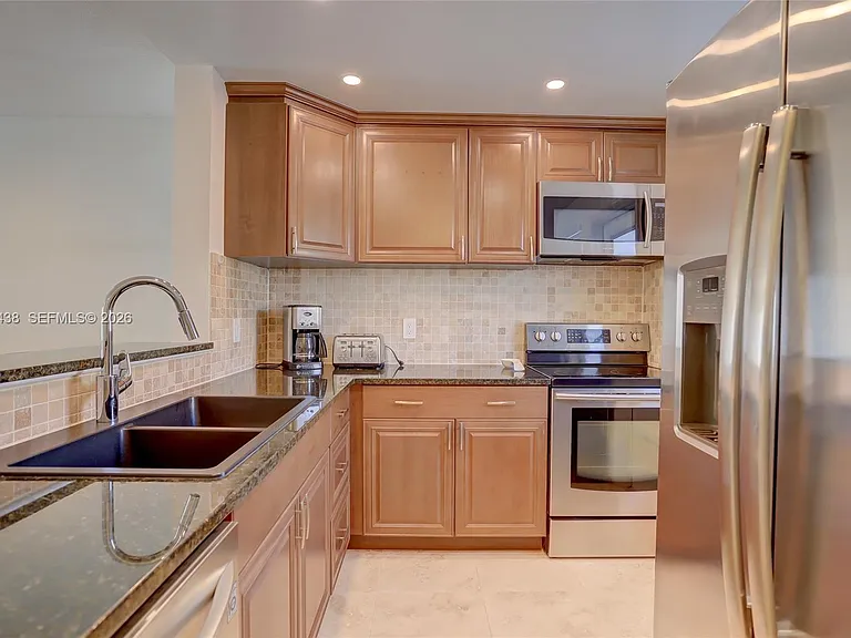 2212 NE 1st Way #101 — Photo 17