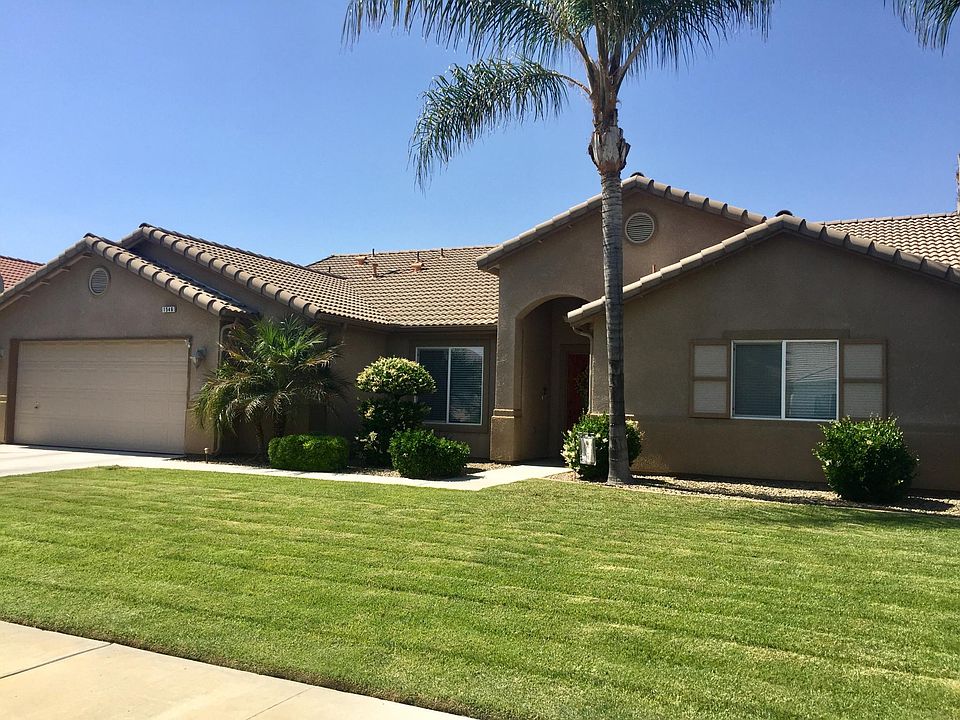 1546 Bristol Ln - large 2 car garage with extra storage room