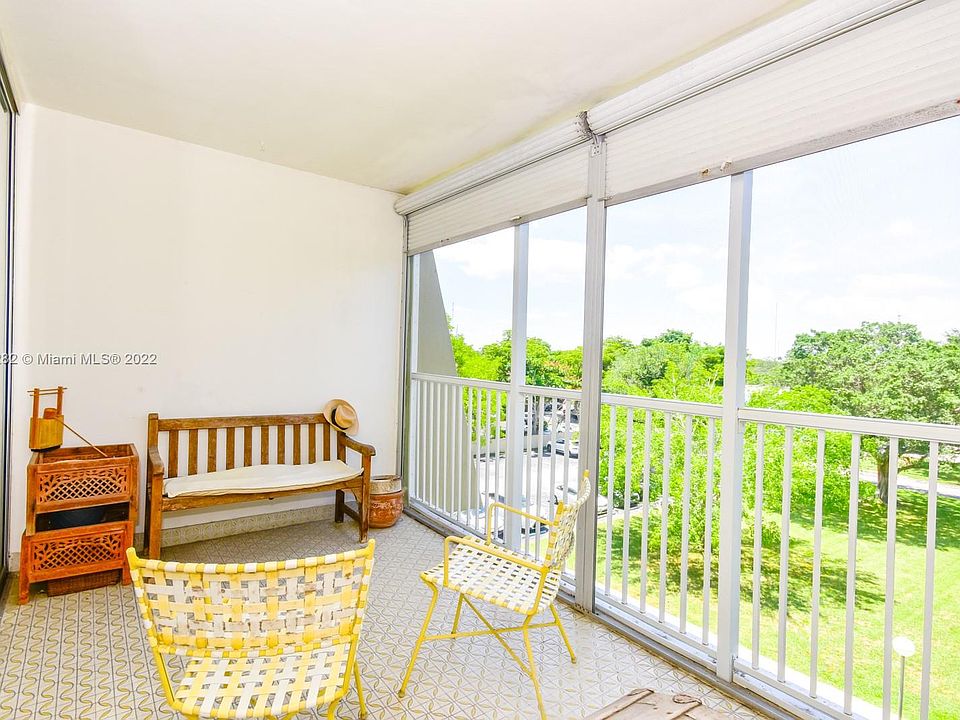 1st image of 920 NE 199th St #411