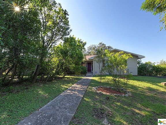 4th image of 208 W Mimosa Cir