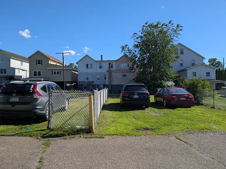 174 E Railroad St #B — Photo 8