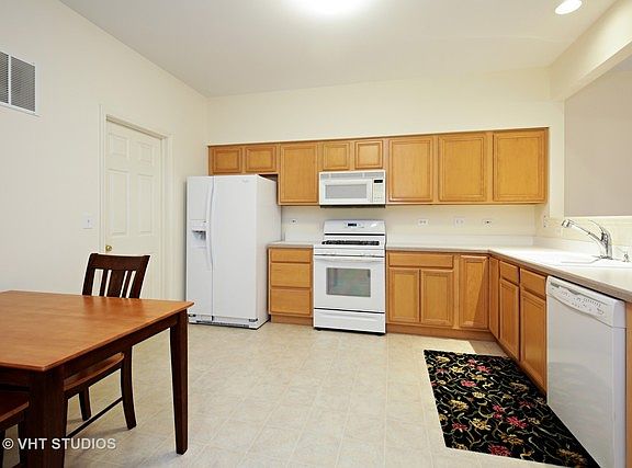 4th image of 323 Lake Gillilan Way