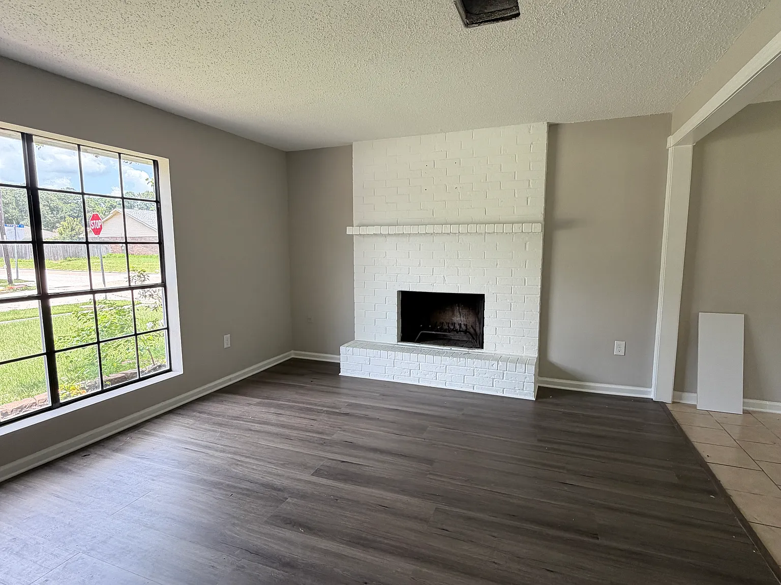 4 bed, 2100 sqft, $1,790 — Photo 2