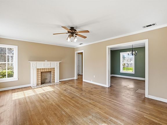 4th image of 3005 Windsor Ave