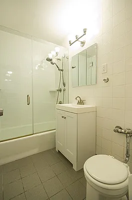 Rented by Rhona Realty | media 14