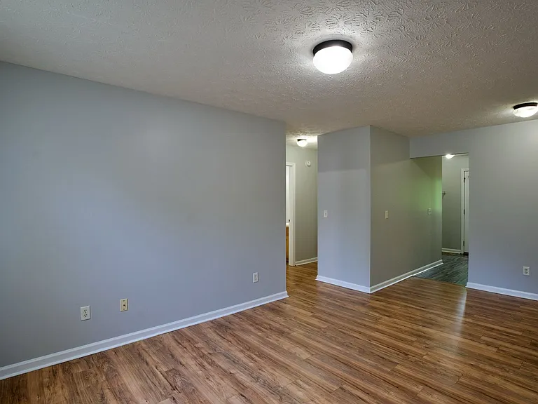618 College St SW — Photo 9