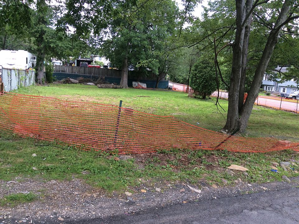 2nd image of 129 Lakewood Dr