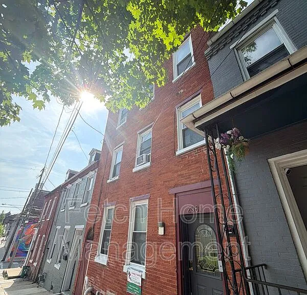 208 W Vine St #3 — Photo 1