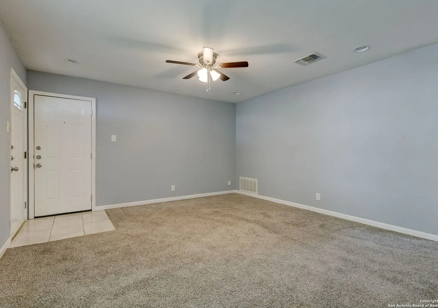 Cozy 3-Bedroom Home In Kirby — Photo 3