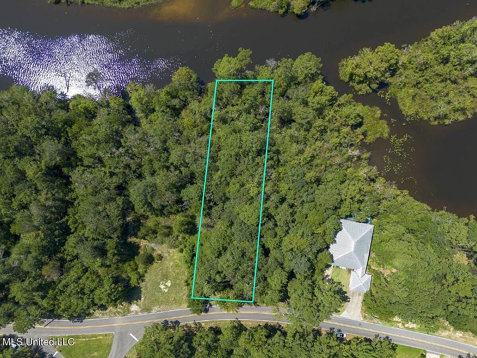 2nd image of Bayou Cir