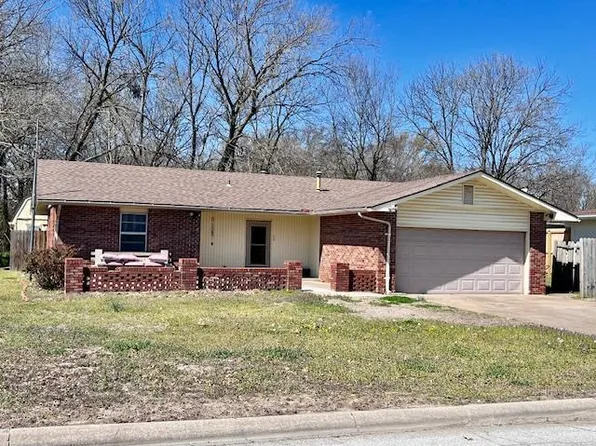 202 Catalpa St, Coffeyville, KS 67337