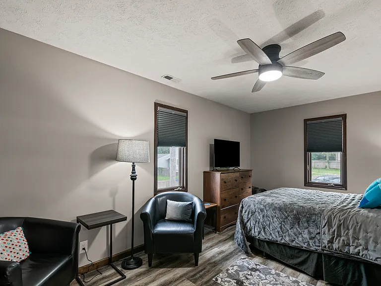 5008 NW Radial Hwy #2 — Photo 41