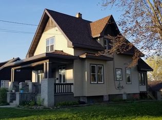 2216 Monroe St, NEW HOLSTEIN, WI 53061