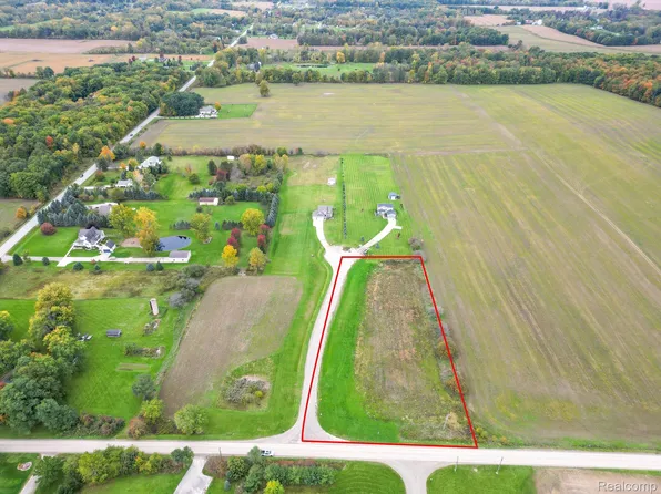 6953 Wheatland Ct, Almont, MI 48003