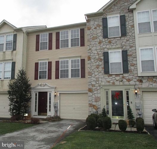 2nd image of 208 Green Hill Rd