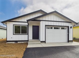 1265 D St, Seaside, OR 97138