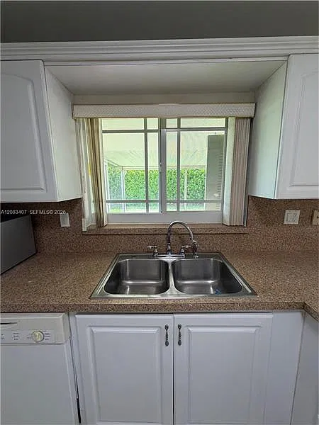 3 bed, 1593 sqft, $4,200 — Photo 3