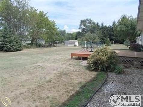 825 E. Soper Road yard.jpg