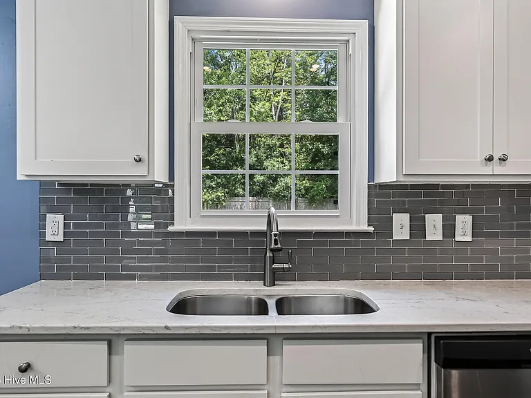 509 Redwood Pl — Photo 10