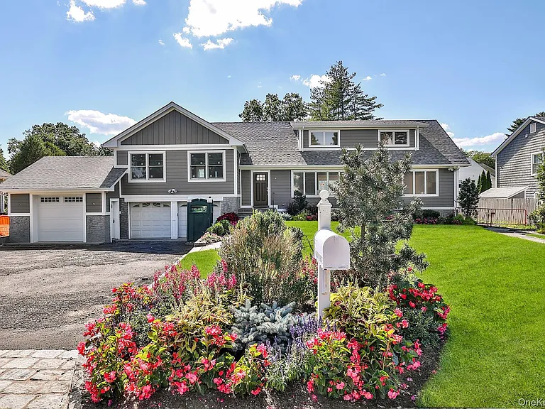 58 Marion Dr — Photo 2