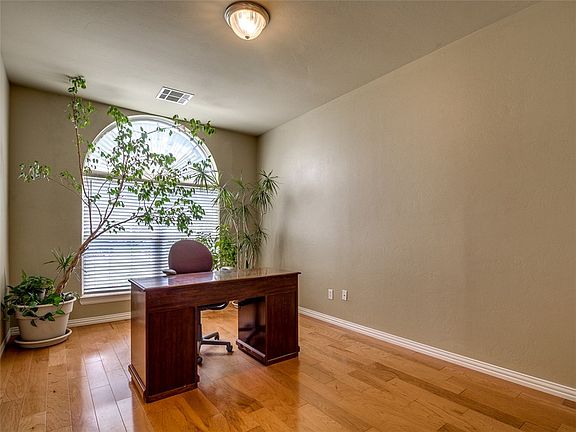 4th image of 10120 Ashford Dr
