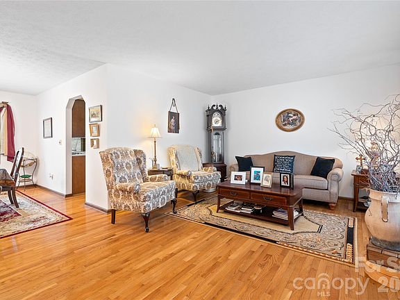5th image of 109 Eagle Rock Trl